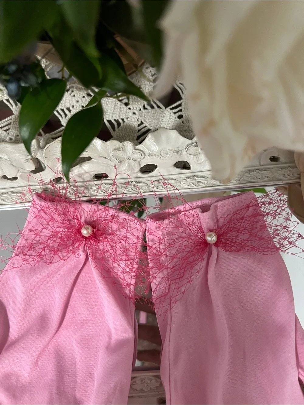 Pink Vintage-Inspired Ladies Gloves with Decorative Netting